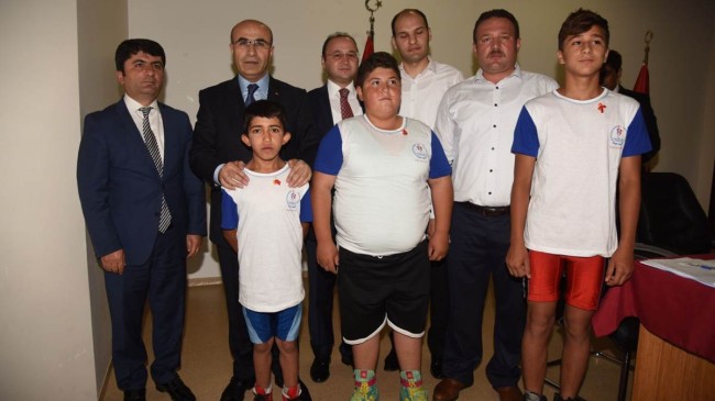 VALİDEN ÇEYREK ALTIN