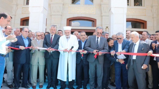 CUMA NAMAZI İLE İBADETE AÇILDI