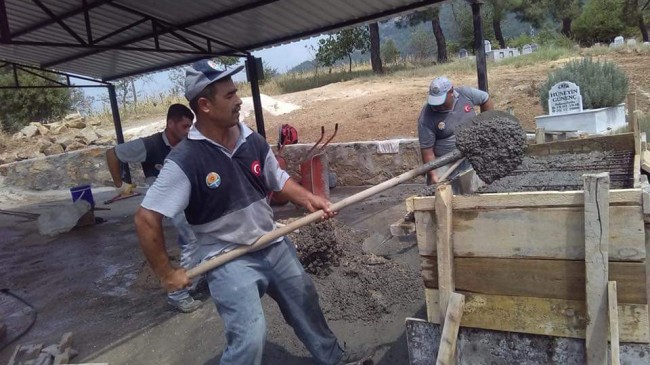 MEZARLIKLARDA ÇALIŞMALARA HIZ VERİLDİ