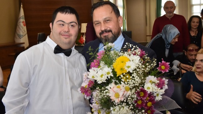 Başkan Uludağ’ı Engelli Dostu Belediye Başkanı Seçtiler