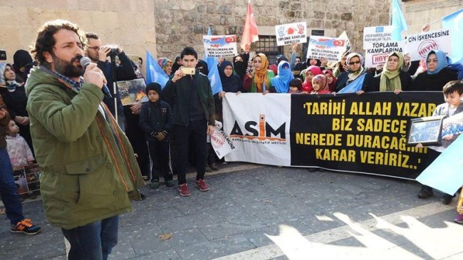 ASİM: Ne ABD’ci, Ne Rusyacı, Ne de Çin’ciyiz; Bizler Müslümanız ve Zulmün Her Türlüsüne Karşıyız!