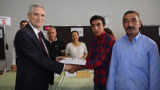 Ç.Ü. İLK KAYDI REKTÖR KİBAR YAPTI
