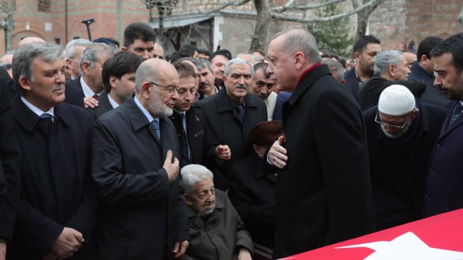 GÜL VE ERDOĞAN CENAZEDE BİR ARAYA GELDİ