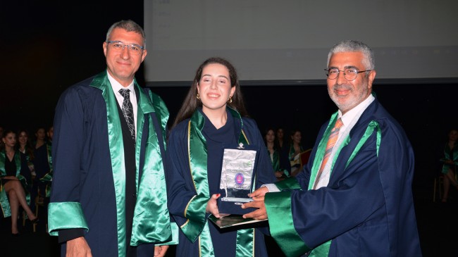 ÇÜ’ DE  DİŞ  HEKİMLERİ MEZUN OLDU