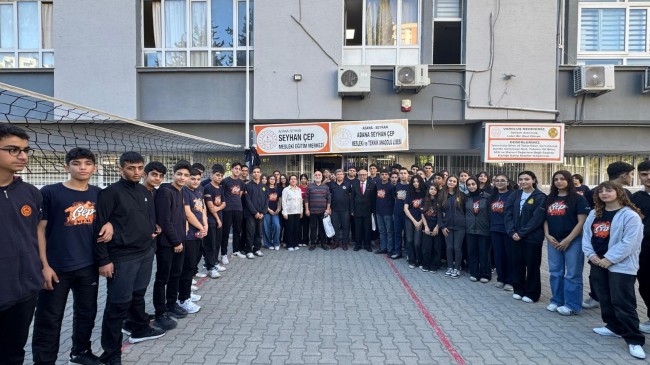 GAZATECİ ÖZKE GENÇ İLETİŞİMCİLERLE DENEYİMLERİNİ PAYLAŞTI