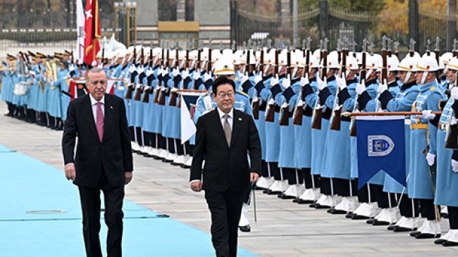 GÜNEY  KORE CUMHURBAŞKANI  LEE CUMHURBAŞKANLIĞI  KÜLLİYESİNDE