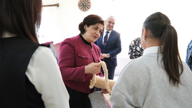 VALİ YAVUZ’UN EŞİ SÜREYYA YAVUZ ’DAN SEVGİ EVLERİNE ZİYARET