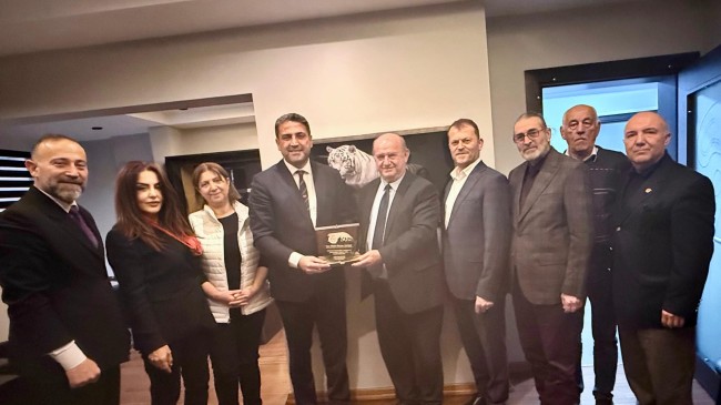ÇGC’DEN AK PARTİ YEREL YÖNETİMLER BAŞKAN YARDIMCISI   TOPRAK’A PLAKET