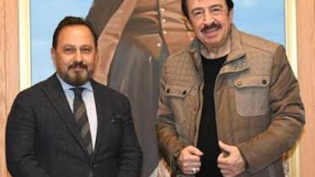 AHMET SELÇUK İLKAN’IN 50. SANAT YILI YOLCULUĞU ADANA’DA BAŞLIYOR