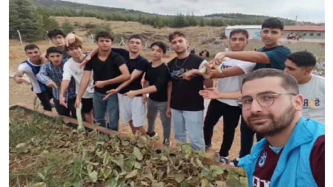 FİKİRDEN HASADA: İNCİRLİK ANADOLU LİSESİ ÖĞRENCİLERİ HÜYÜK’TE TARIMIN GELECEĞİNİ KEŞFETTİ