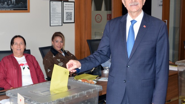 BİLGİÇ: “ADANA’NIN ASIRLIK TİCARET BORSASI EMİN ELLERDE”
