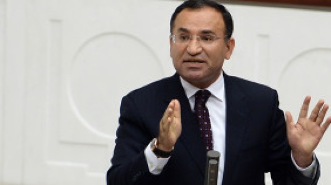 Bakan Bozdağ’dan Afiş Kesen Karga Yorumu: Kargalara Adli İşlem Yapmıyoruz