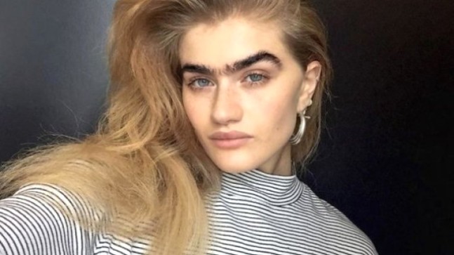 Kaşlarıyla Alay Konusu Olmuştu, Şimdi Paraya Para Demiyor