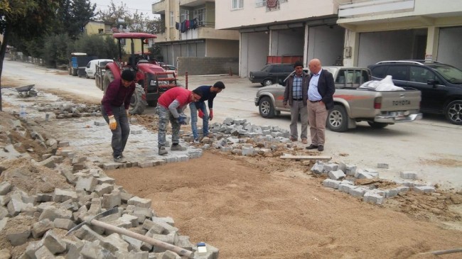 Karaisalı’da Yol Çalışmaları Devam Ediyor
