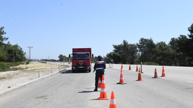 ADANA’DA SOKAĞA ÇIKMA YASAĞINA UYMAYANLARA İDARİ YAPTIRIM