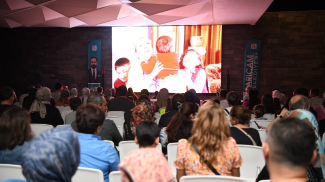SARIÇAM’DA YEŞİLÇAM AKŞAMLARI YOĞUN İLGİ GÖRÜYOR