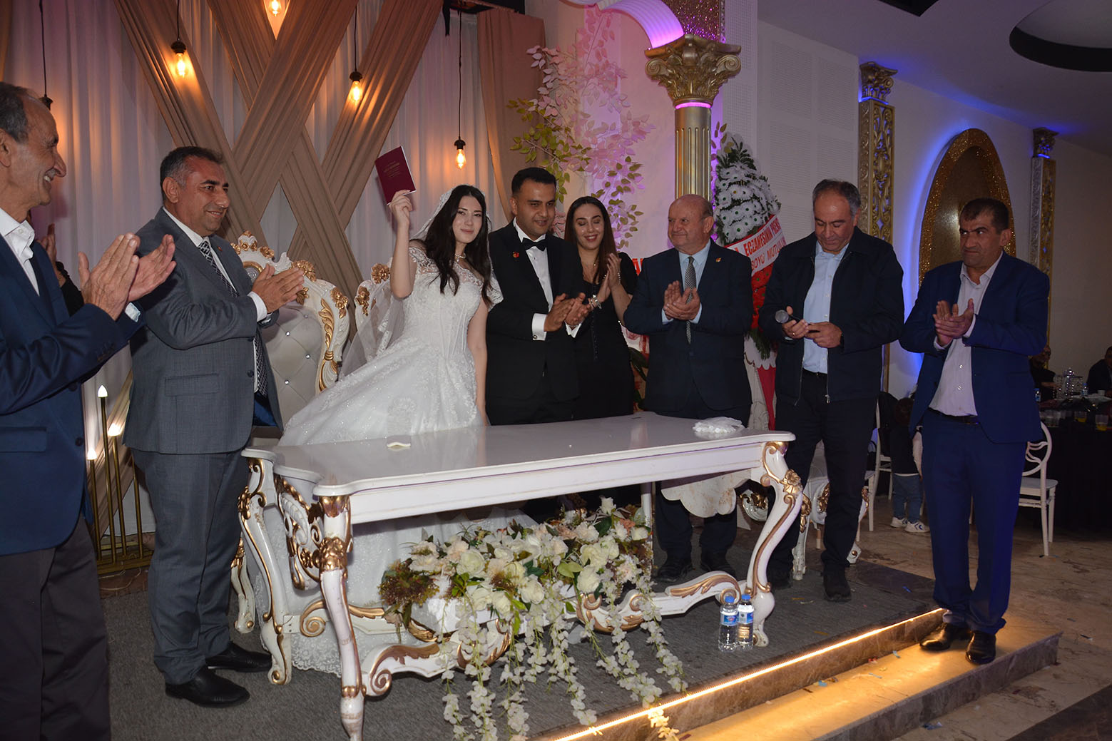 BİR ÖMÜR MUTLULUK İÇİN “EVET” DEDİLER » Özler Haber Özler Haber